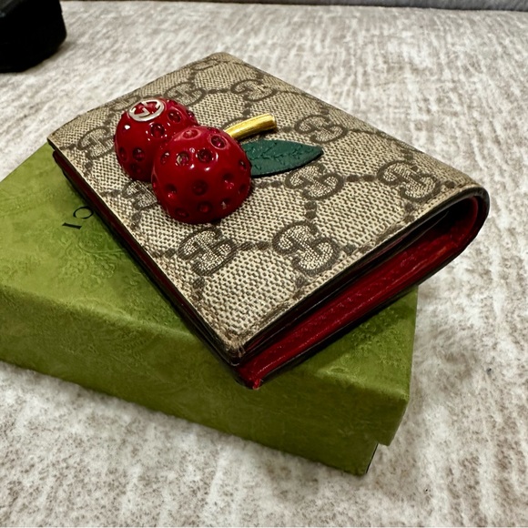 ✨💎GUCCI💎✨ Rare GG Supreme Canvas Cherry Wallet with Box - Picture 13 of 13